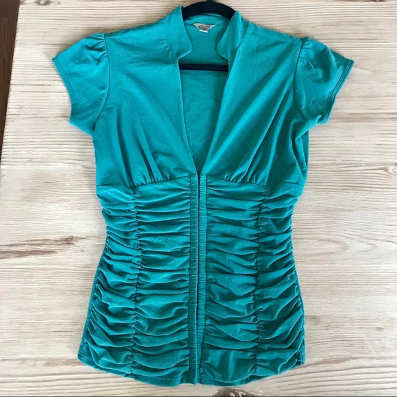 Gorgeous Blouse by Guess - Picture 8 of 8